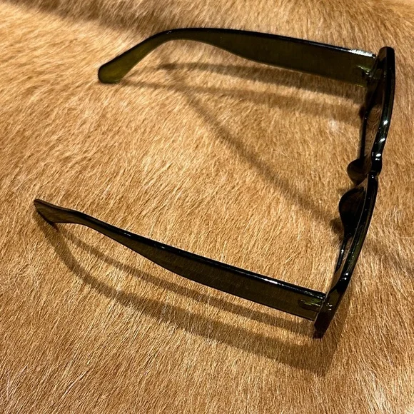 DARK GREEN RECTANGLE SUNGLASSES - Picture 2 of 2
